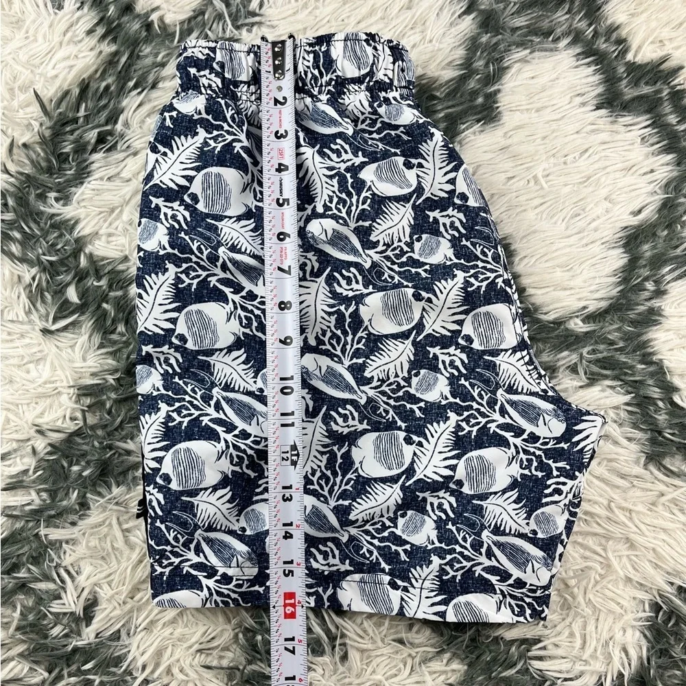 Nautica Men’s Sustainably Crafted 6” Seashell Print Swim Trunks Sz M Blue White